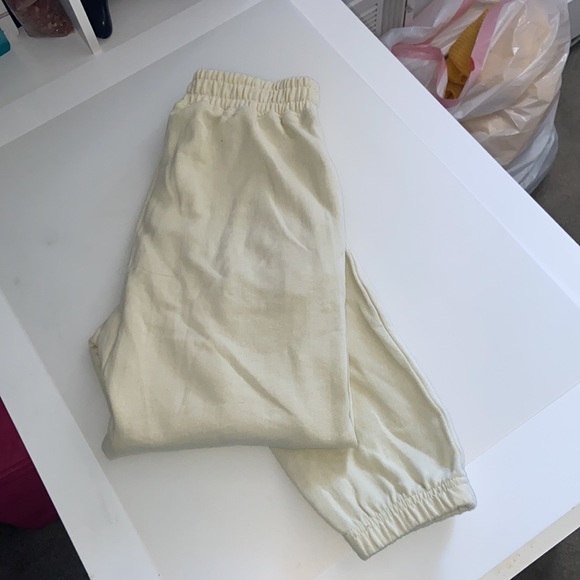 Misguided Basic Sweatpants Jogger. Size 6. NWT.. Never Worn - Picture 2 of 3